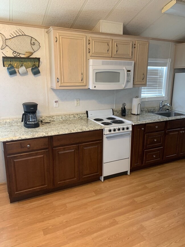 Photo - 2580 NE Indian River Dr House