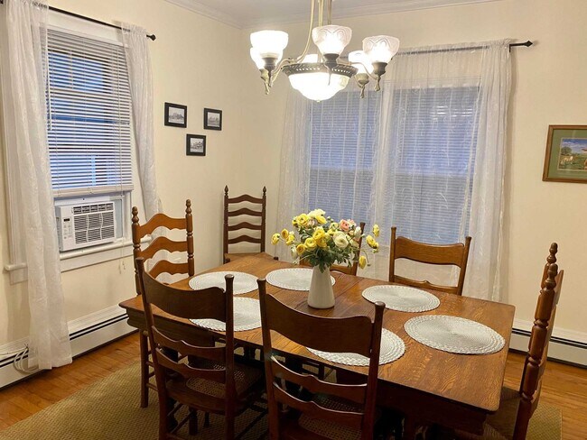 Building Photo - 108 Church St