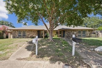 Building Photo - 7641 Dentcrest Dr