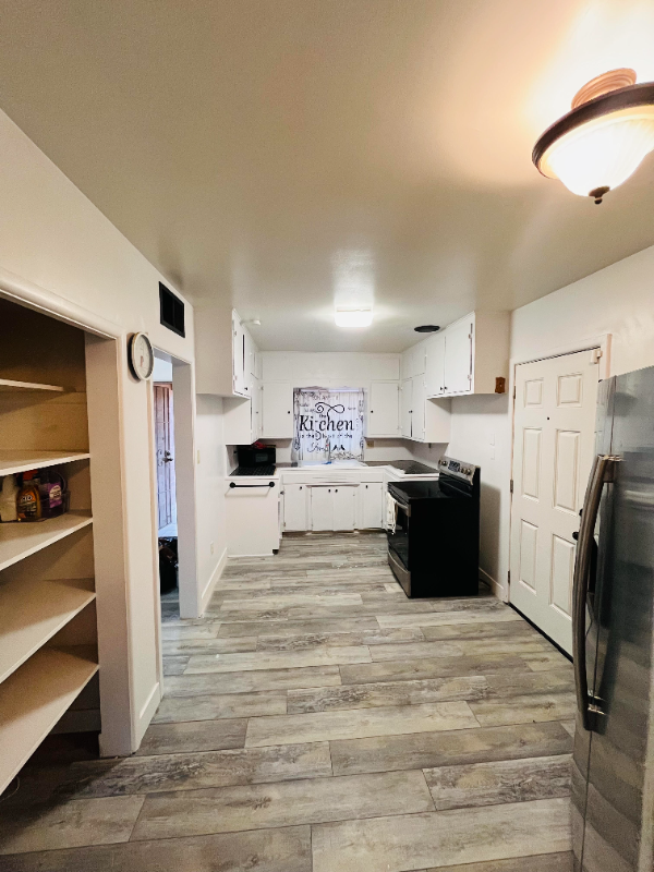 Foto del edificio - 413 E 3rd St