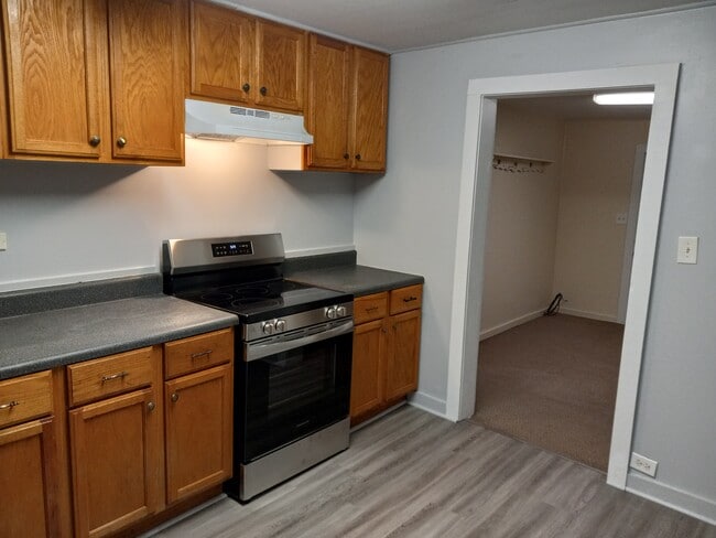 Building Photo - 208 W Davidson Ave