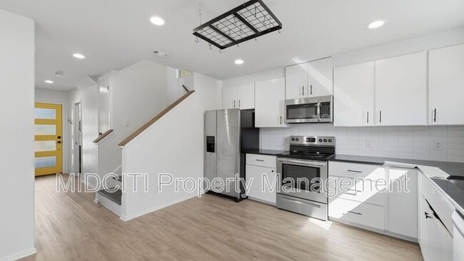 Building Photo - 1198 Green Hill Dr