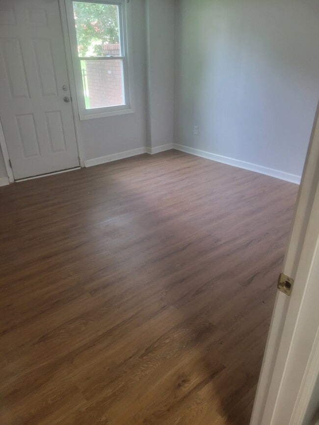 Building Photo - 3530 Parkwood Hills Ct