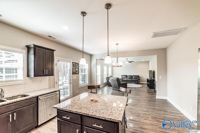 Building Photo - 108 Erskin Parcus Dr