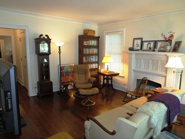 Building Photo - 554 Sheridan Square