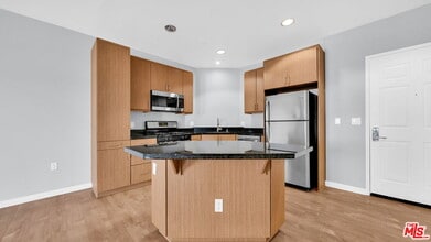 Building Photo - 1408 W Washington Blvd