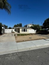 Building Photo - 1403 W Sumner Ave