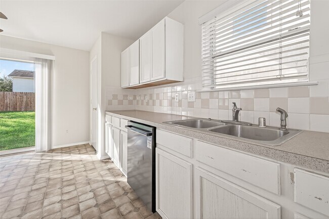 Building Photo - 5719 Clerkenwell Dr