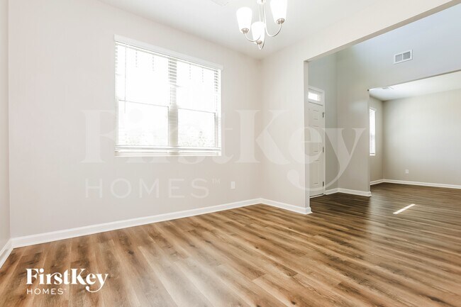 Building Photo - 2027 Massey Ln