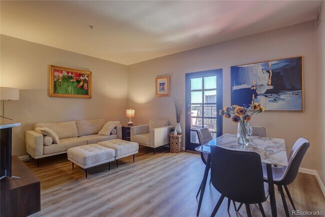 Foto del edificio - 975 N Lincoln St