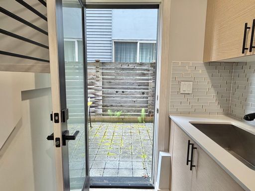 Foto del edificio - Upscale 3-level Modern Townhome in desired Delridge Neighborhood! Available Now!