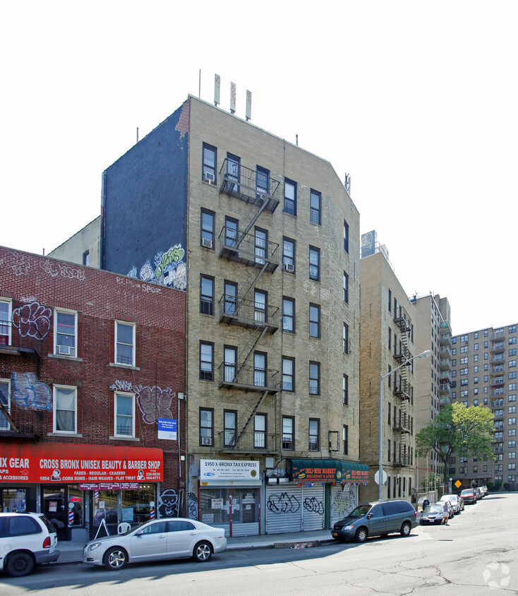 Building Photo - 1950 Cross Bronx Expy