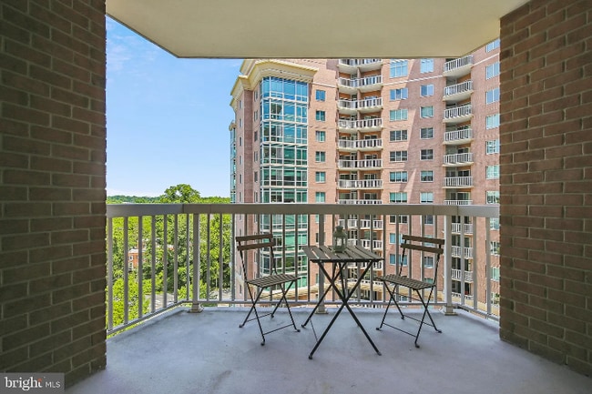 Foto del edificio - 3101 N Hampton Dr