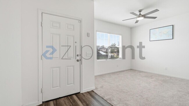 Building Photo - Unit