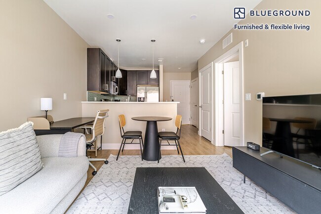 Building Photo - 33 Rogers St