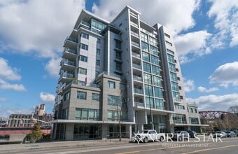 Building Photo - 1260 NW Naito Pky