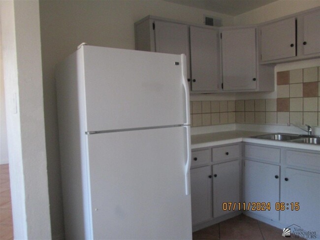 Building Photo - 2056 E La Mesa St