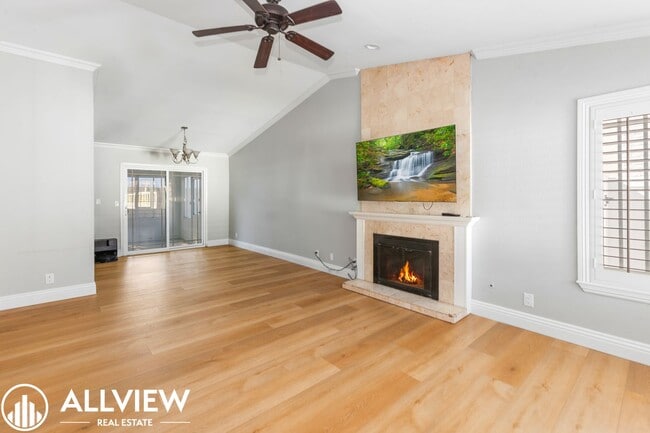 Building Photo - Beautifully Upgraded Single Level Home in ...