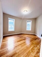 Building Photo - 546 Chauncey St