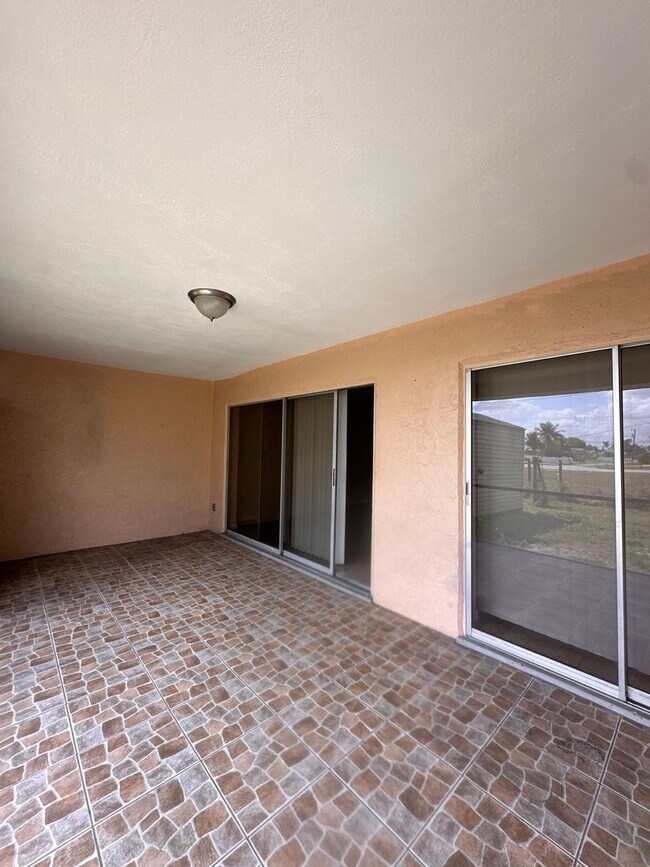 Foto del edificio - Charming 2-Bedroom, 2-Bathroom Duplex for Rent!