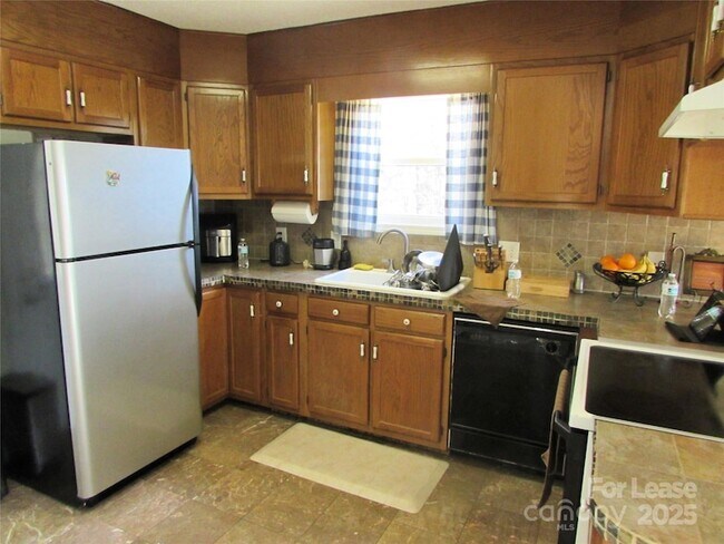 Foto del edificio - 137 Pine Meadow Ln