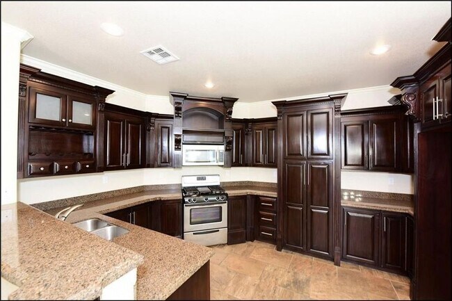 Building Photo - 12816 Cozy Cove Avenue