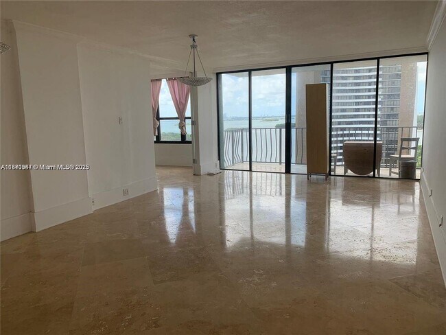 Foto del edificio - 780 NE 69th St