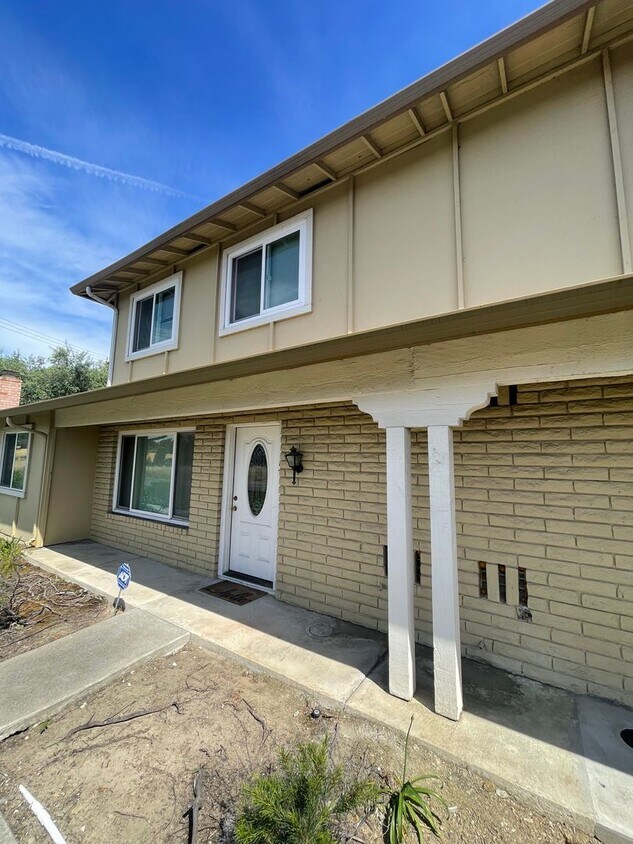 Foto del edificio - Beautiful Updated Condo 3 Bedroom