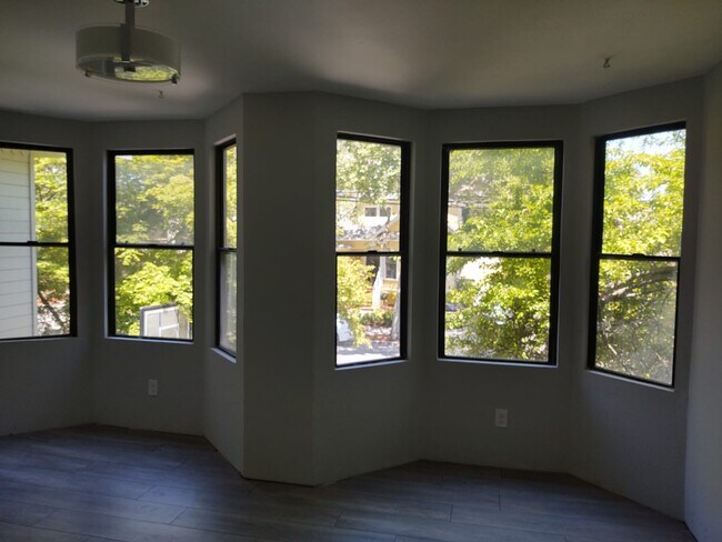 Building Photo - 224 Bryant St