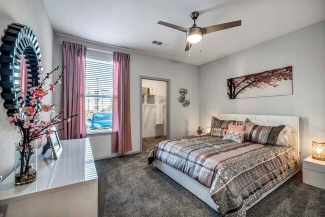 Foto del edificio - Spacious Comfort with Upscale Finishes!