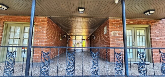 Building Photo - 11550 Chimney Rock Rd