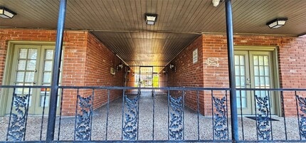 Building Photo - 11550 Chimney Rock Rd