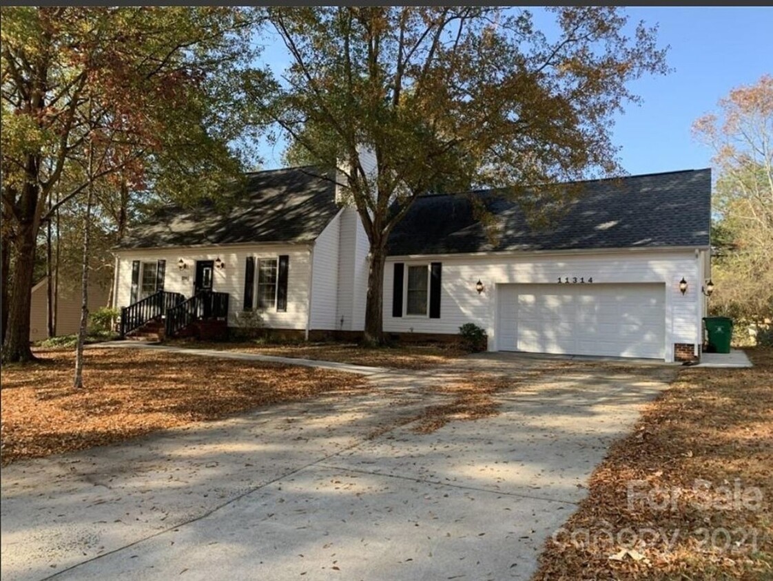 Foto principal - Fantastic location, 3BR House in Charlotte