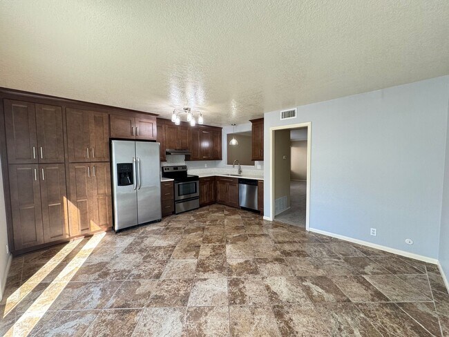 Foto del edificio - Beautiful 2Bd/1.5Ba Townhome in Orange w/A...