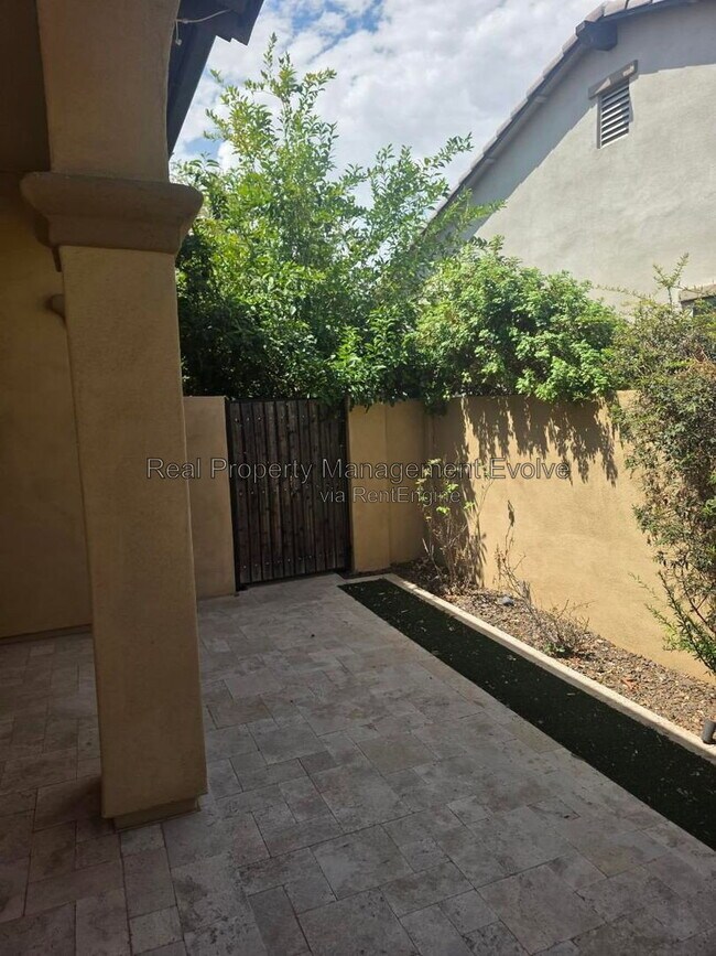 Foto del edificio - 2307 E Mahogany Pl