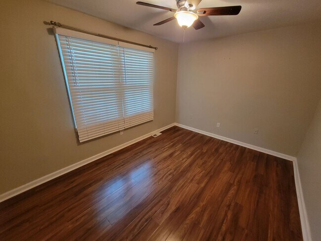 Foto del edificio - 3 Bed, 2 Bath Home Available in Greenville