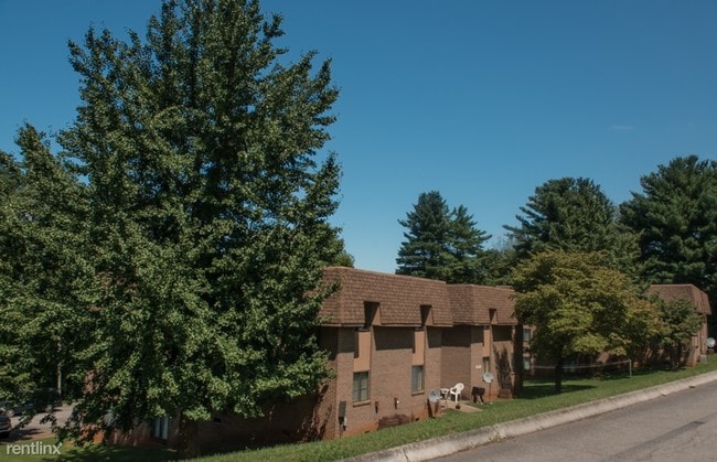 Building Photo - 1026 E Mountcastle St