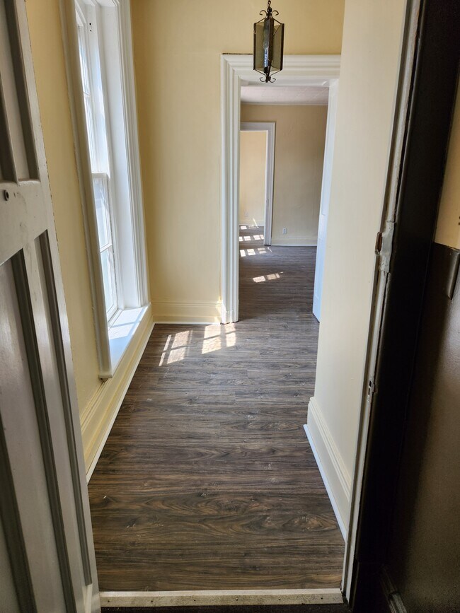 Front Hallway - 946 Main St