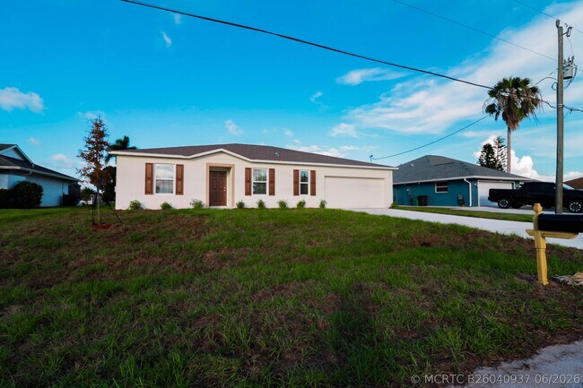 Building Photo - 2061 SE Mantua St