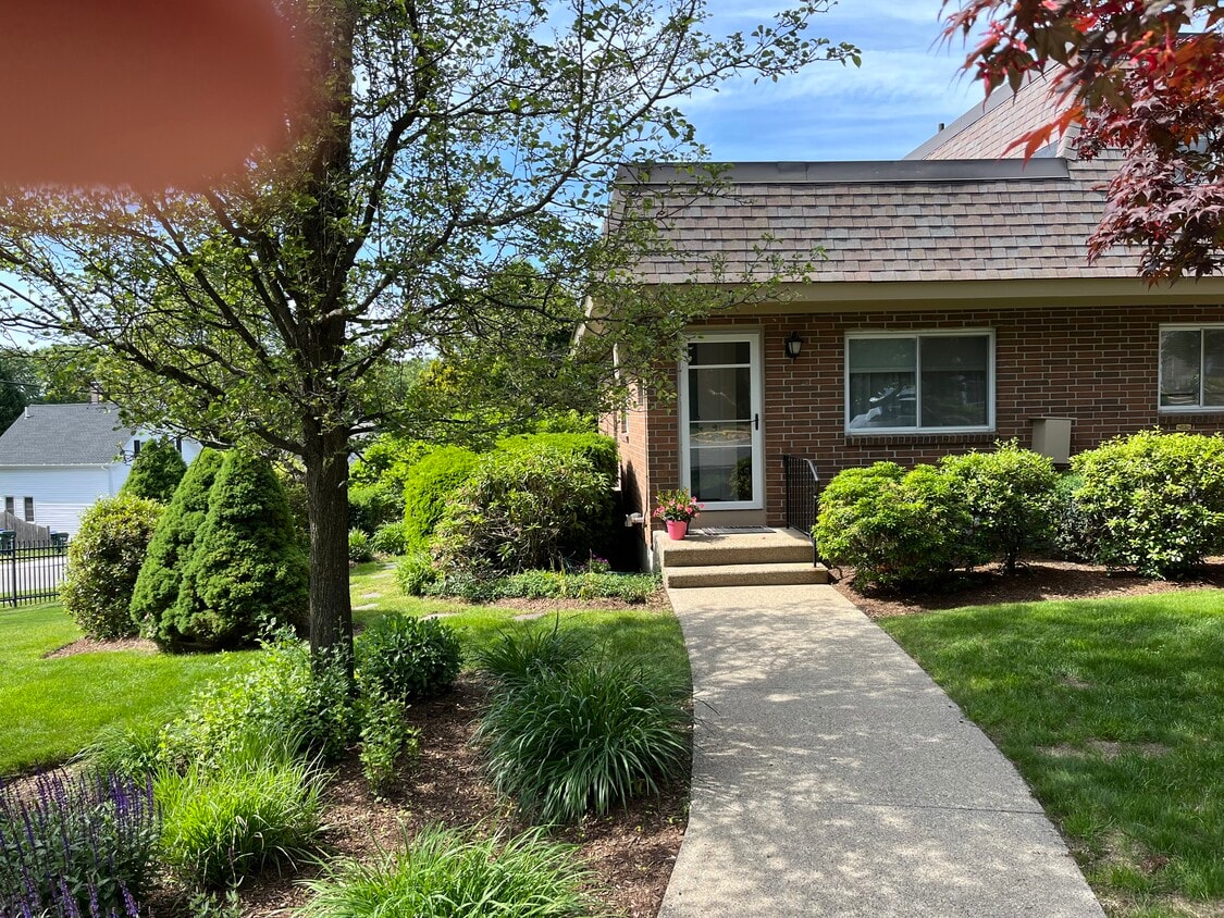 Primary Photo - 1 Walcott Valley Dr
