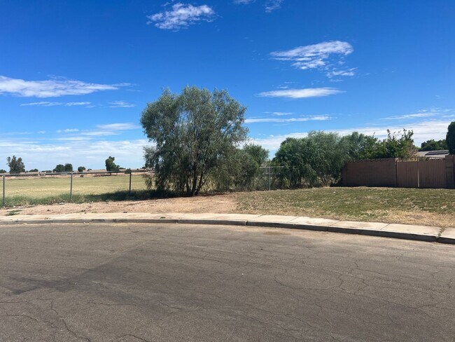 Building Photo - Three Bedroom Cibola Home on a large Lot
