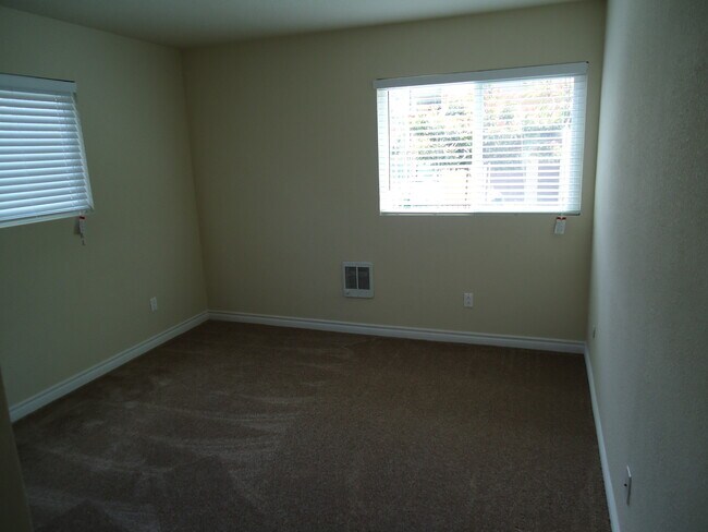 Foto del edificio - Gorgeous 2 BD, 1 BA Condo in Las Palmas Vi...