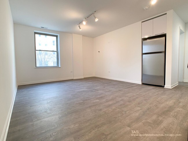 Building Photo - 940 W Winona St