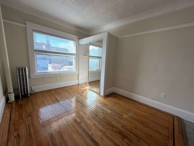 Building Photo - Raymond Apartments