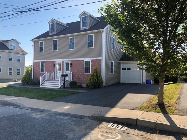 Foto del edificio - 19 Reservoir Ave