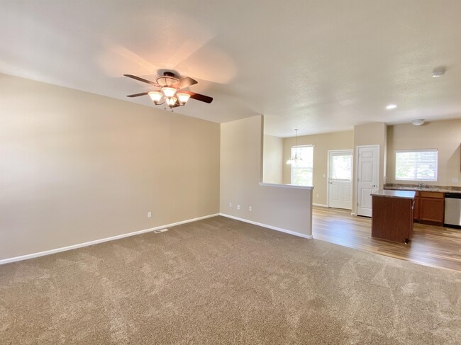 Building Photo - 7884 Sandy Springs Point