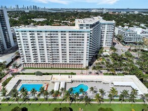 Building Photo - 2899 Collins Ave