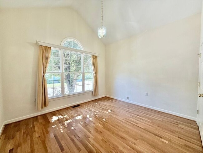 Foto del edificio - 6328 Cedar Waters Dr