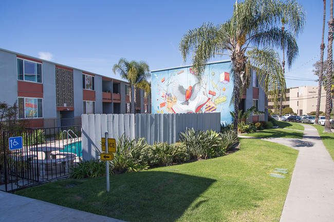 Building Photo - College View Apartments