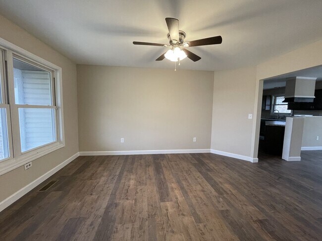 Building Photo - FOR RENT! 6 Bedroom 3 Bathroom in Moscow Mills, MO!